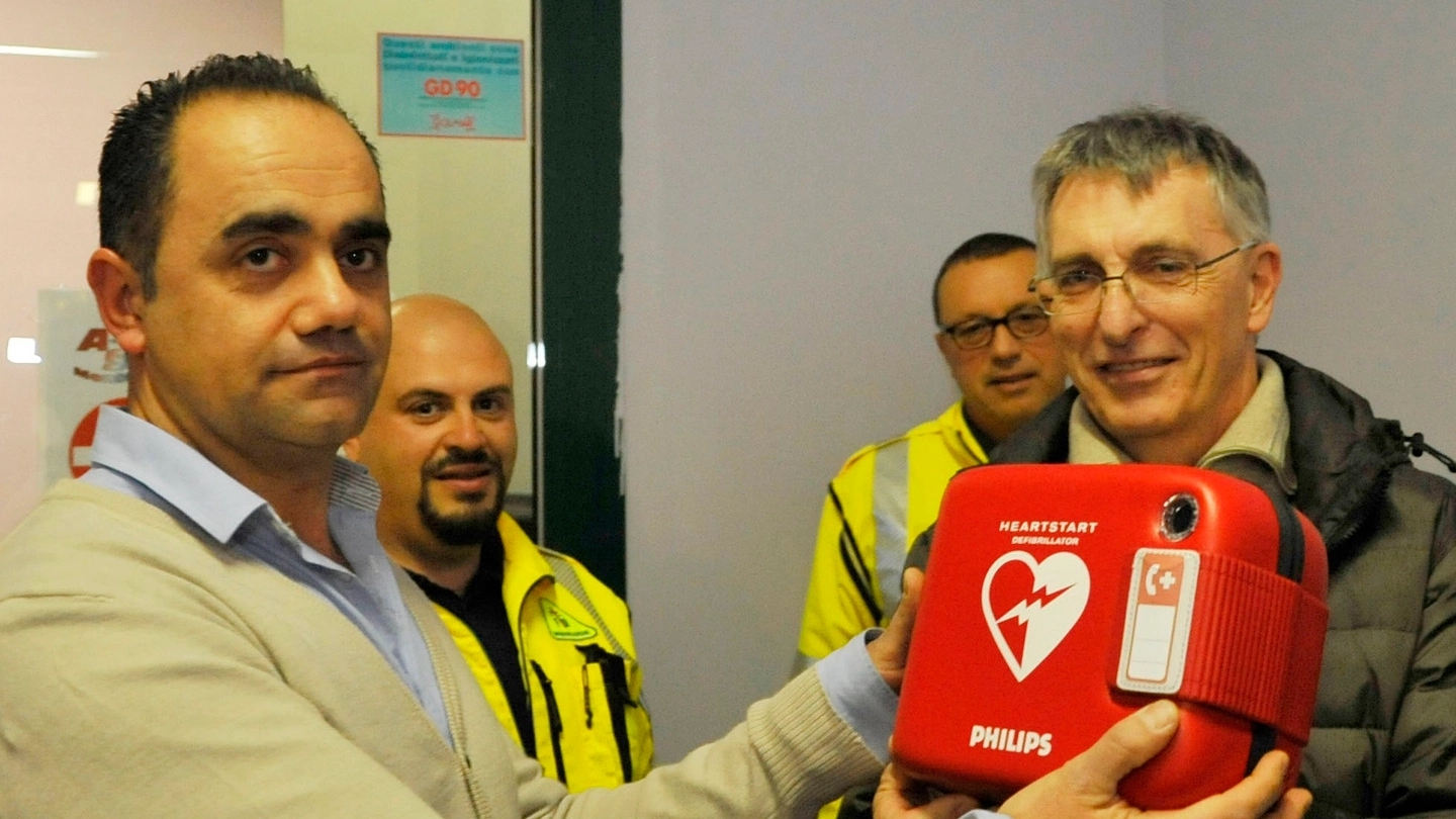 La Misericordia  regala un defibrillatore  al Palazzetto dello sport
