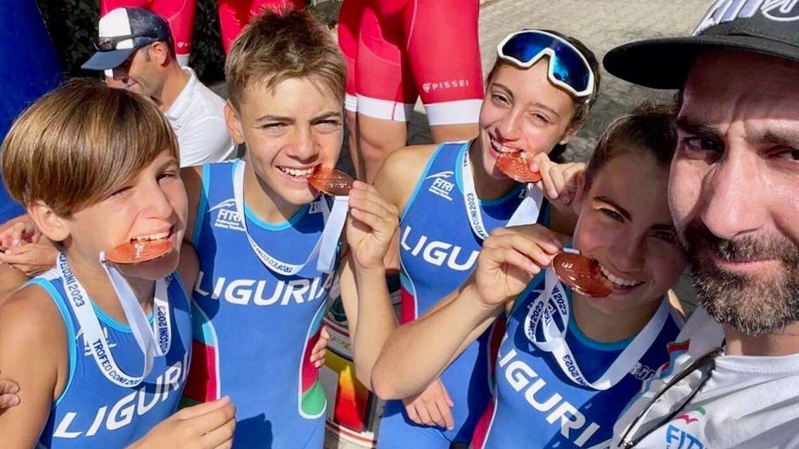 I giovani Lorenzo Cocchi e Aurora Cadente di Speziatriathlon terzi con la Liguria al trofeo Coni I giovani Lorenzo Cocchi e Aurora Cadente di Speziatriathlon terzi con la Liguria al trofeo Coni