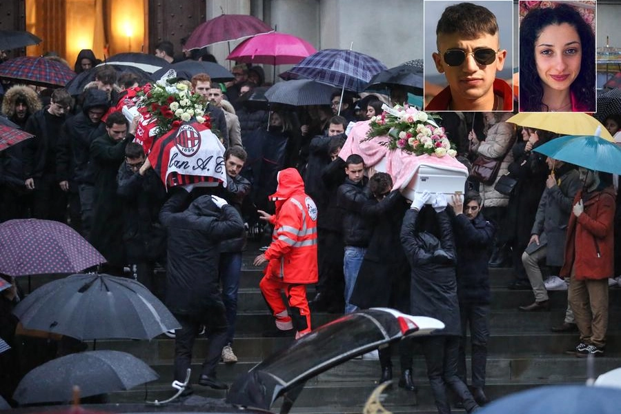Un momento del funerale e, nel riquadro, i due ragazzi