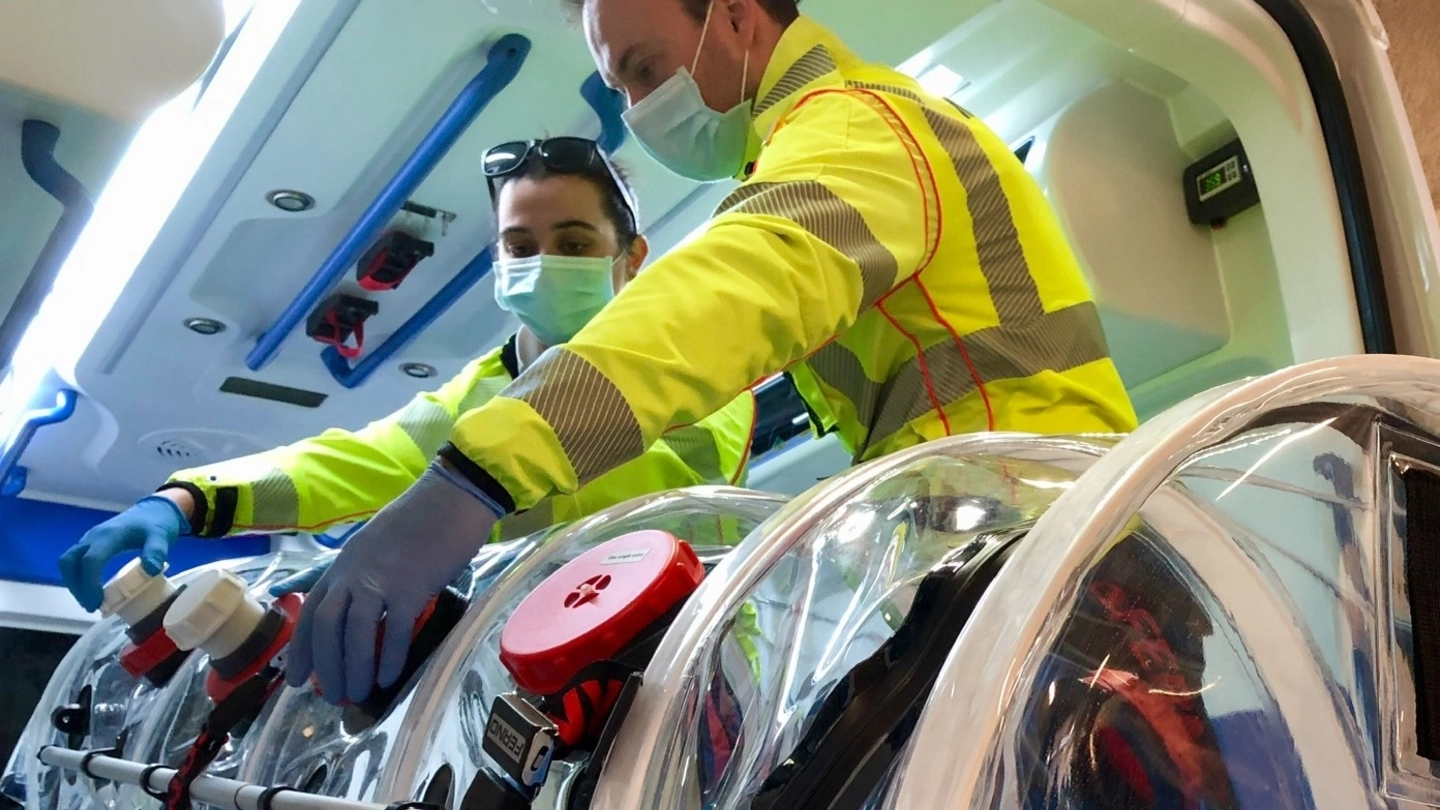 La nuova ambulanza della Misericordia attrezzata per il trasporto di malati da Covid-19