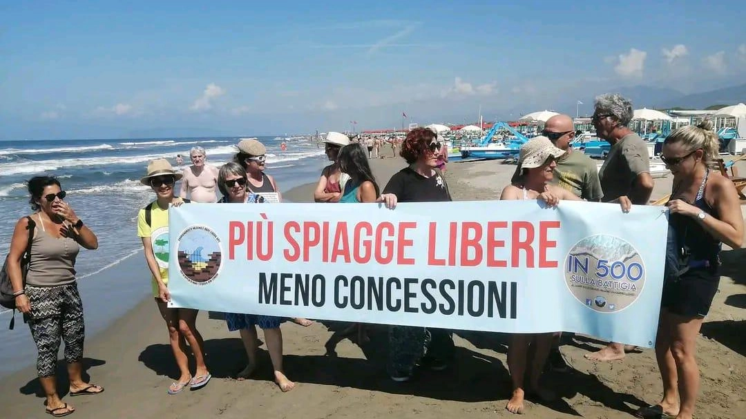 Altro presidio al Twiga Lungomare blindato Altro presidio al Twiga Lungomare blindato