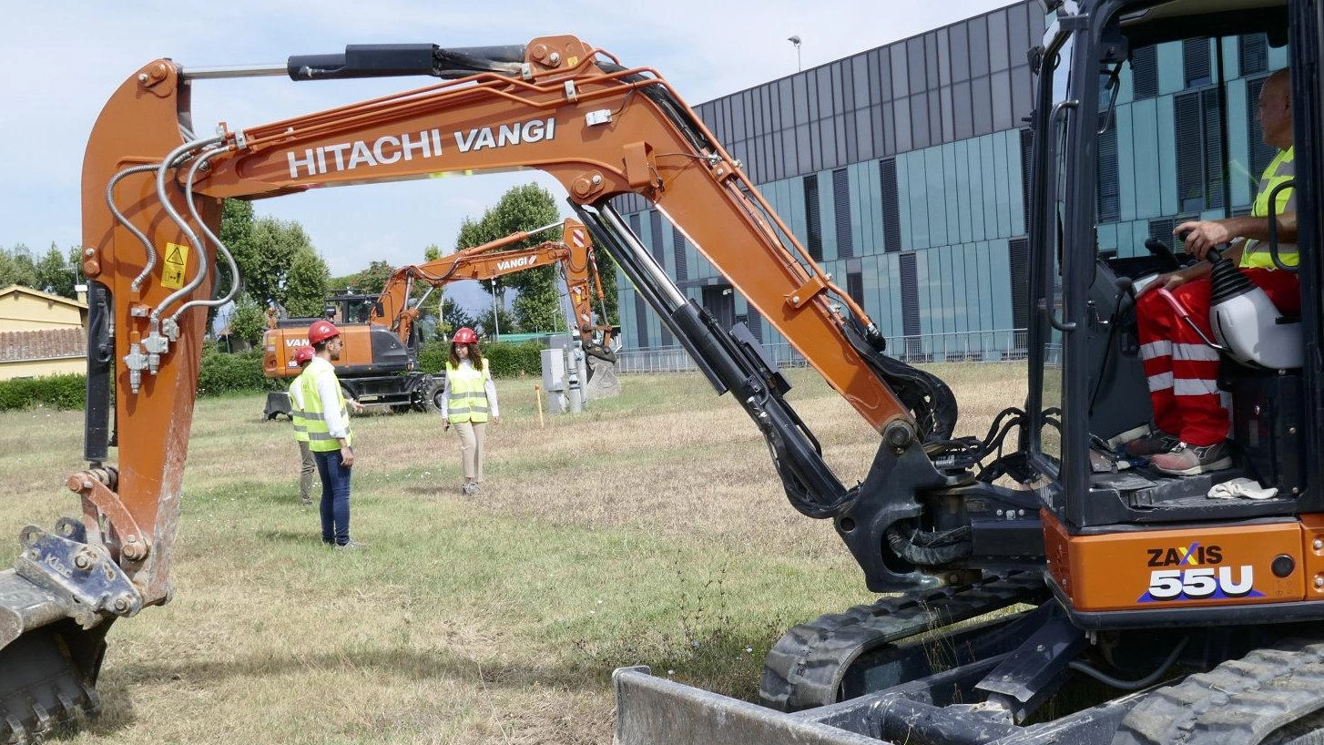 Cantiere palazzina esterna: scavi per parcheggi e sottoservizi Cantiere palazzina esterna: scavi per parcheggi e sottoservizi