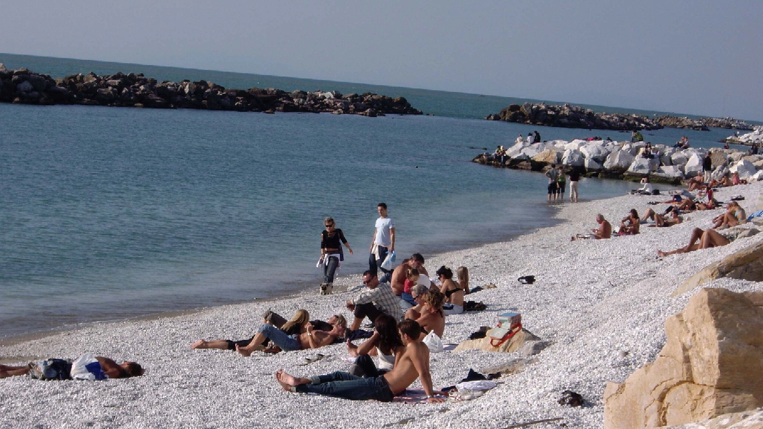 Spiaggia di Marina di Pisa (Ansa)