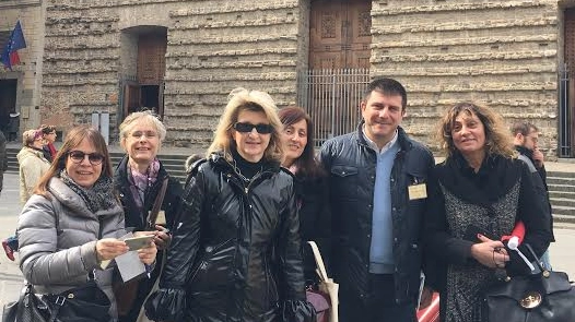Alcune delle assistenti a Firenze con un rappresentante di Convention Bureau