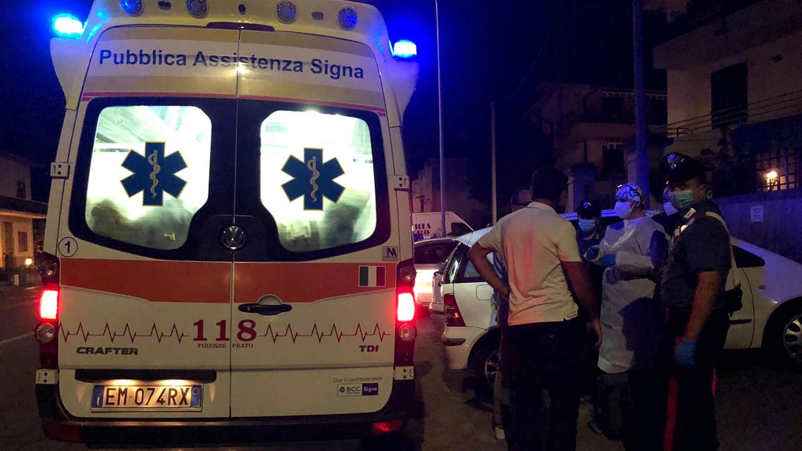 L'ambulanza sul luogo dell'omicidio (Fotocronache Germogli)