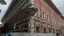 "Quei ponteggi vergognosi sulla facciata sono lì da anni" "Quei ponteggi vergognosi sulla facciata sono lì da anni"