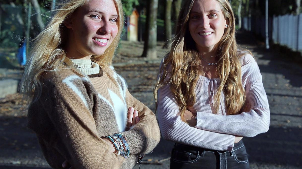La novantenne e le due ragazzine: "Parliamo e scriviamo i suoi ricordi. Com’era bello l’amore senza social"