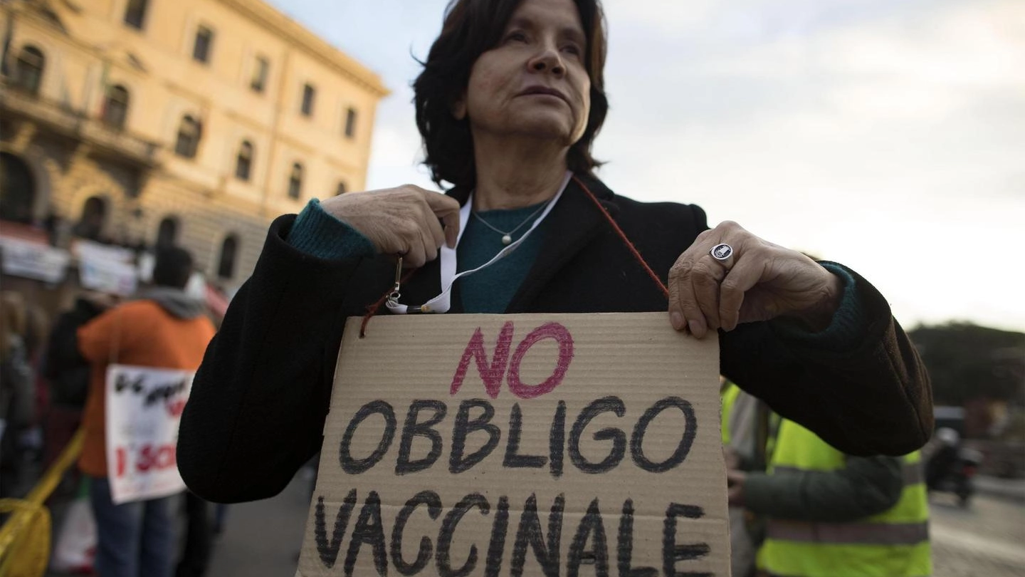 Una protesta dei genitori contrari alle vaccinazioni obbligatorie