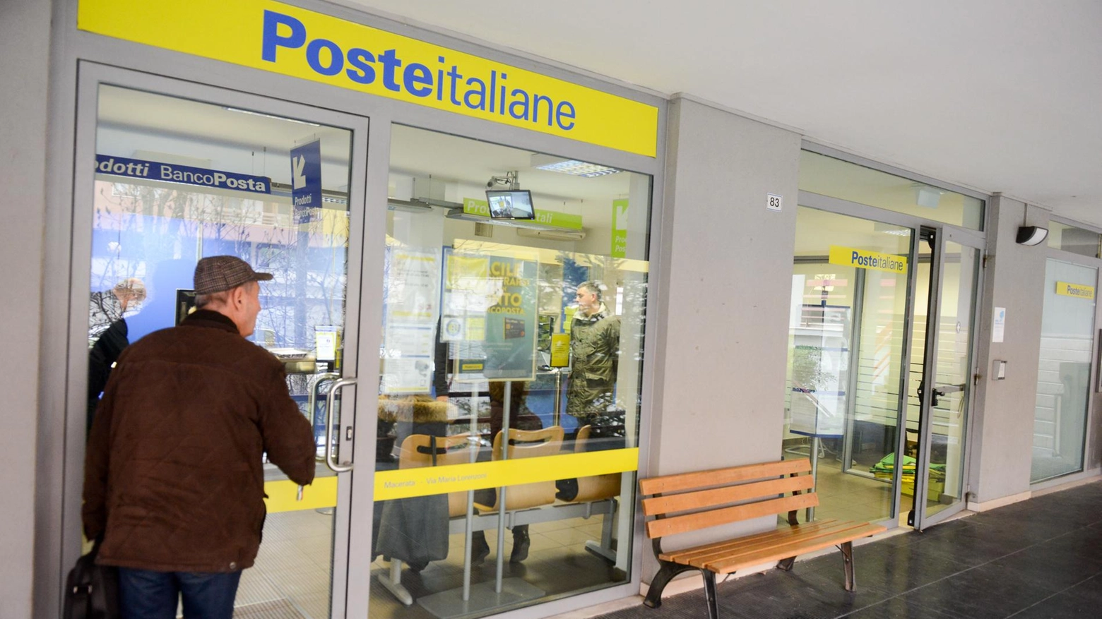 Più uffici e sportelli multifunzionali Poste Italiane al fianco dei "piccoli" Più uffici e sportelli multifunzionali Poste Italiane al fianco dei "piccoli"