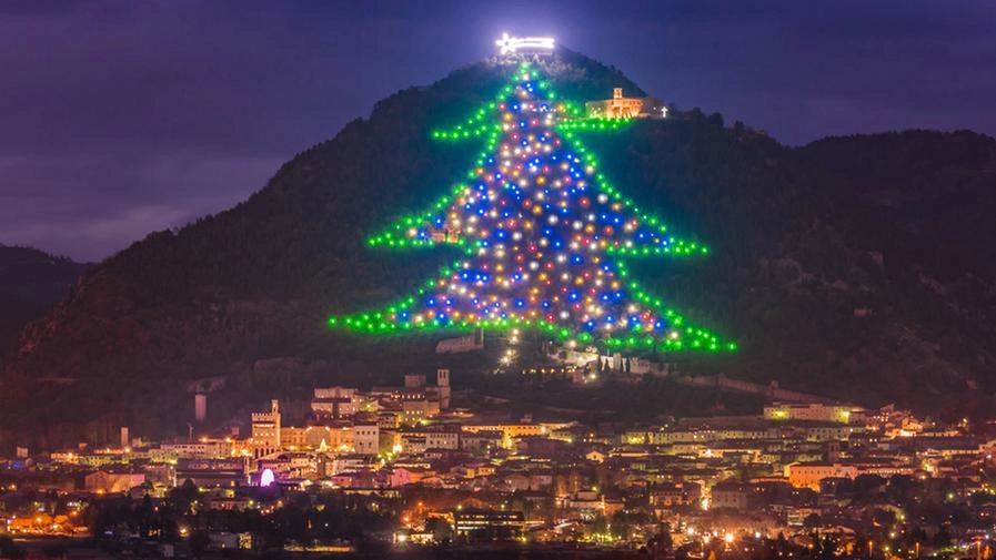 Il famoso albero di Natale di Gubbio (foto di repertorio)