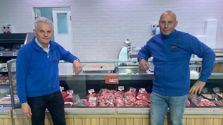 Gianluca e Danilo Ortolani gestiscono i negozi di famiglia a Pietralunga