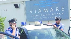 I carabinieri sul litorale indagano sulla rapina durante la festa in spiaggia