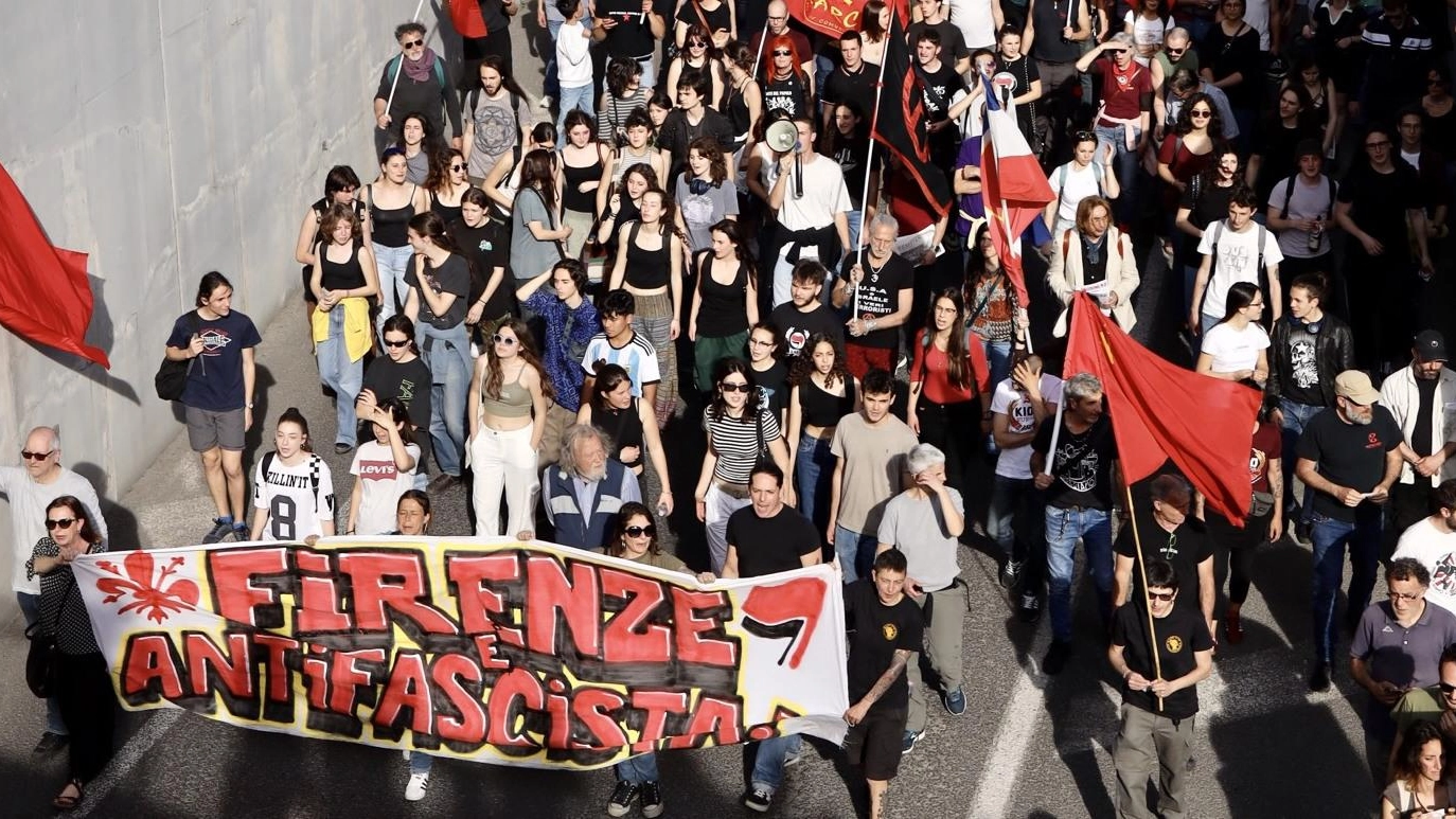 Stop ai cortei sui viali "Troppi disagi al traffico" Il sindaco in prefettura Stop ai cortei sui viali "Troppi disagi al traffico" Il sindaco in prefettura