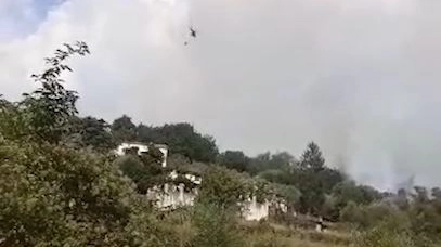 Carrara, incendio in collina 