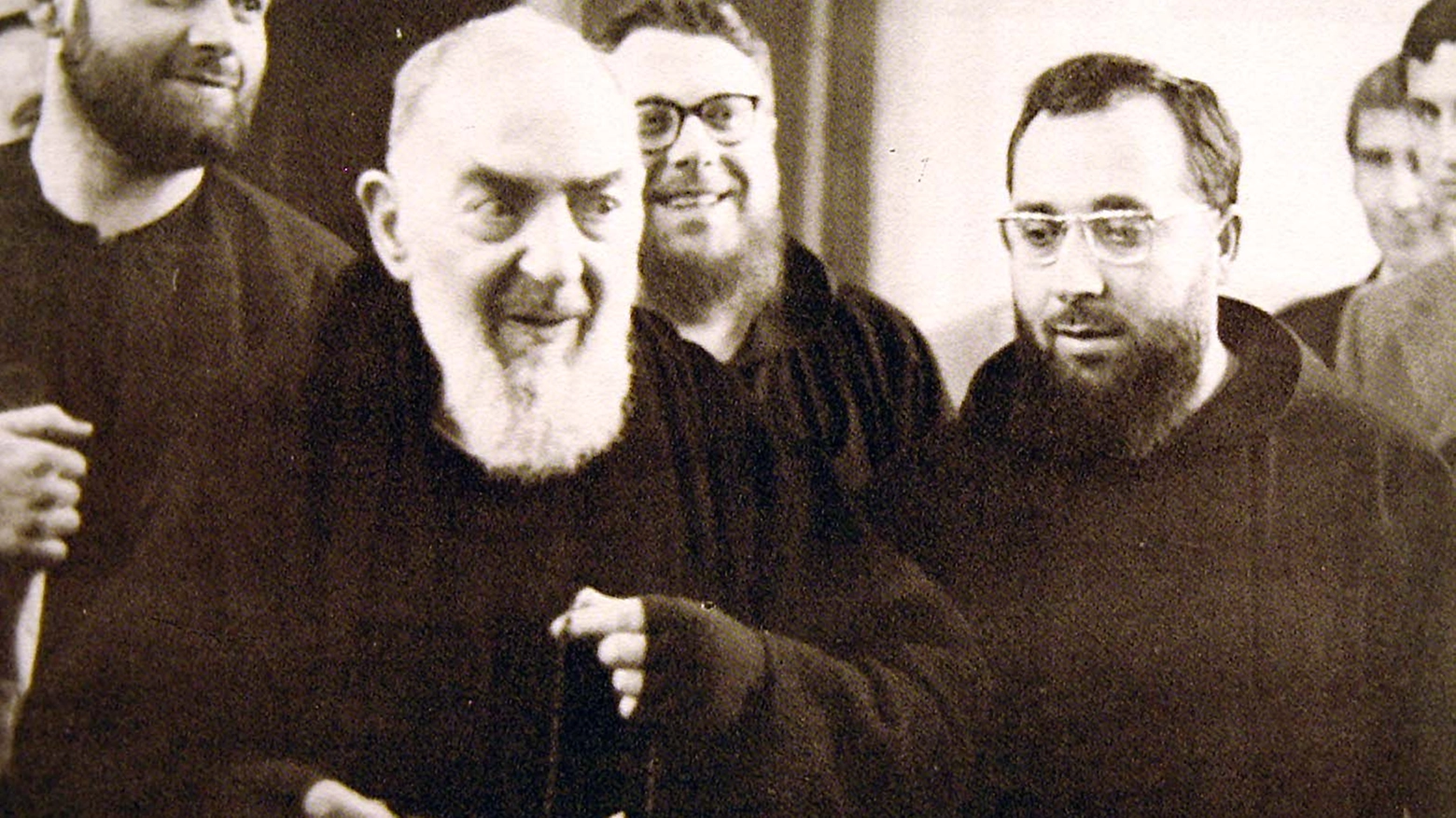 Padre Pio con alcuni confratelli