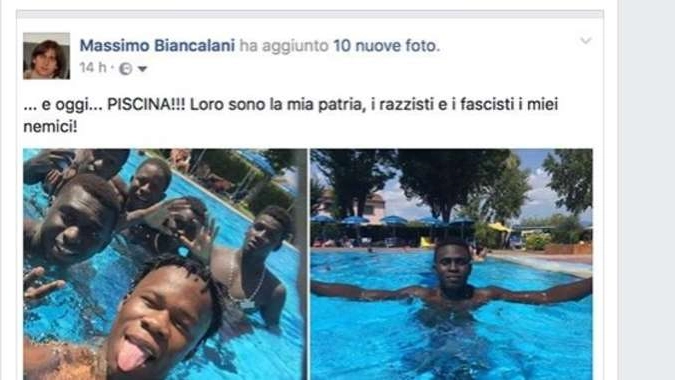 Don Biancalani in piscina con i migranti 