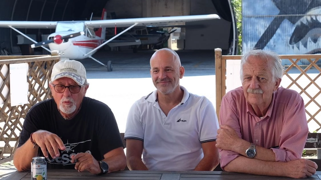 Aeroporto, c’è la firma I dipendenti sono salvi Al lavoro con Medicea "Lo sforzo è premiato" Aeroporto, c’è la firma I dipendenti sono salvi Al lavoro con Medicea "Lo sforzo è premiato"