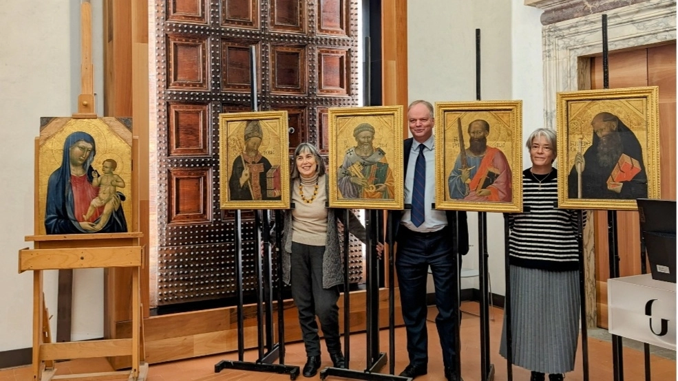 Sono quattro pannelli di Lippo di Benivieni ed una tavola di Giovanni da Milano. Il direttore Schmidt: “oggi rinascono due capolavori da manuale”