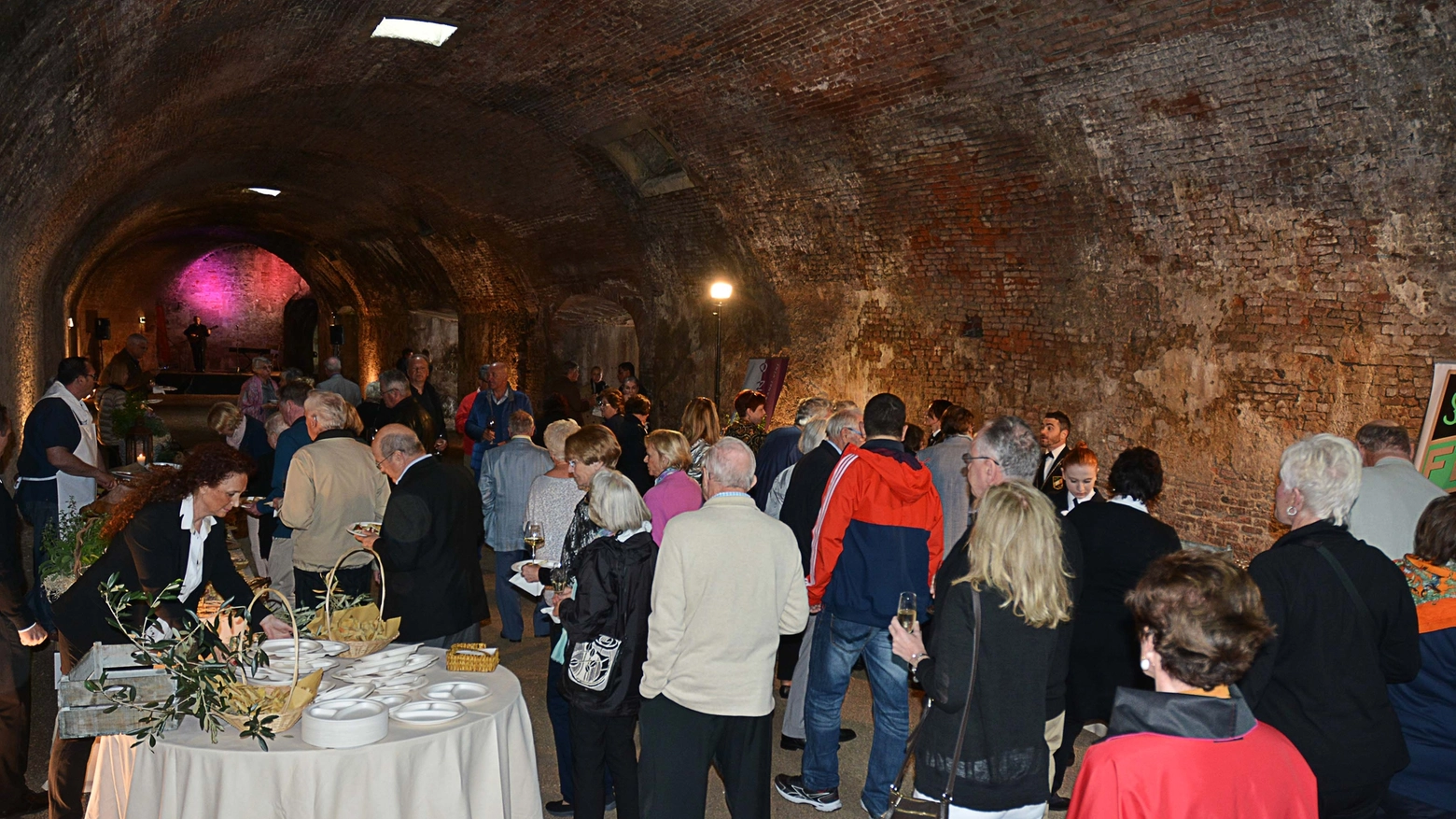 Centinaia di turisti in Fortezza Vecchia (foto Lanari)
