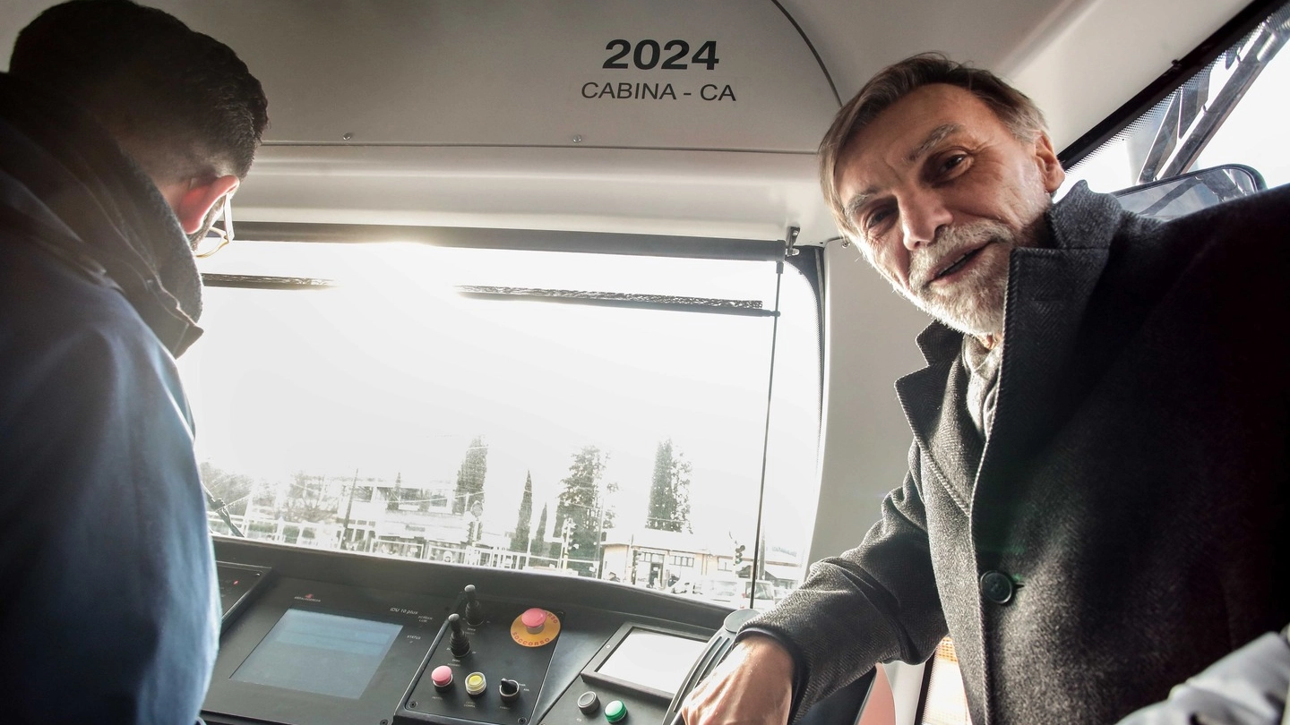 ll ministro Graziano Del Rio testa la tramvia (foto NewPressPhoto)