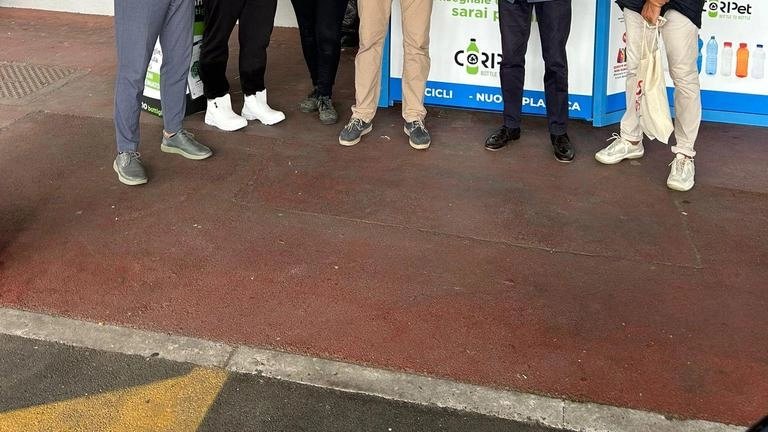 Un nuovo ecocompattatore alla Coop: "Davanti una sfida ecologica per tutti"