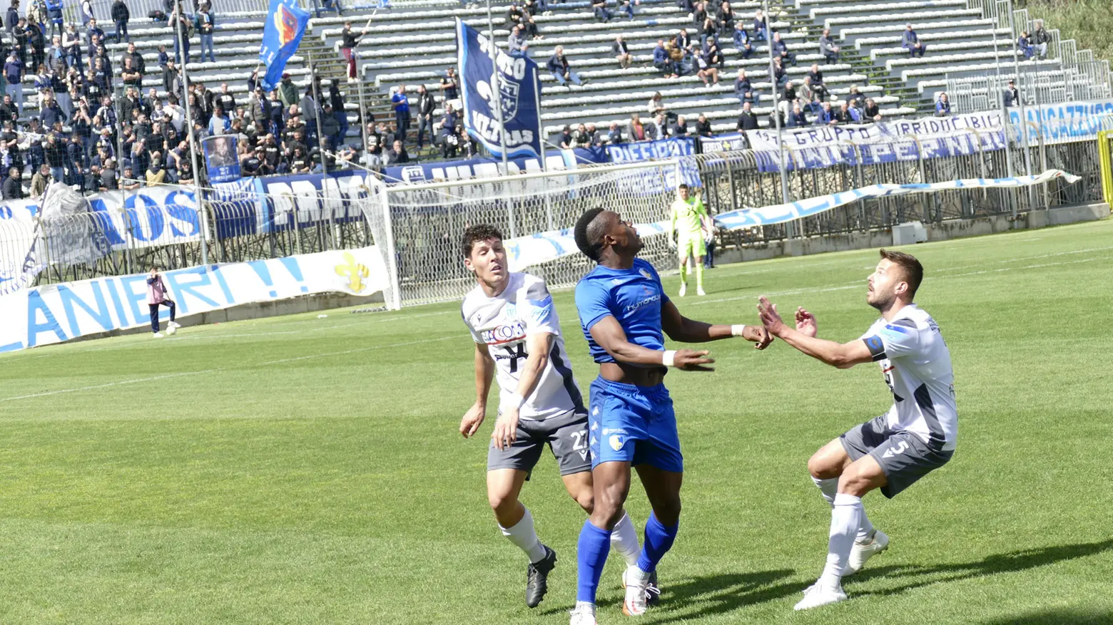Prato-United Riccione, un momento della partita (Foto Attalmi)