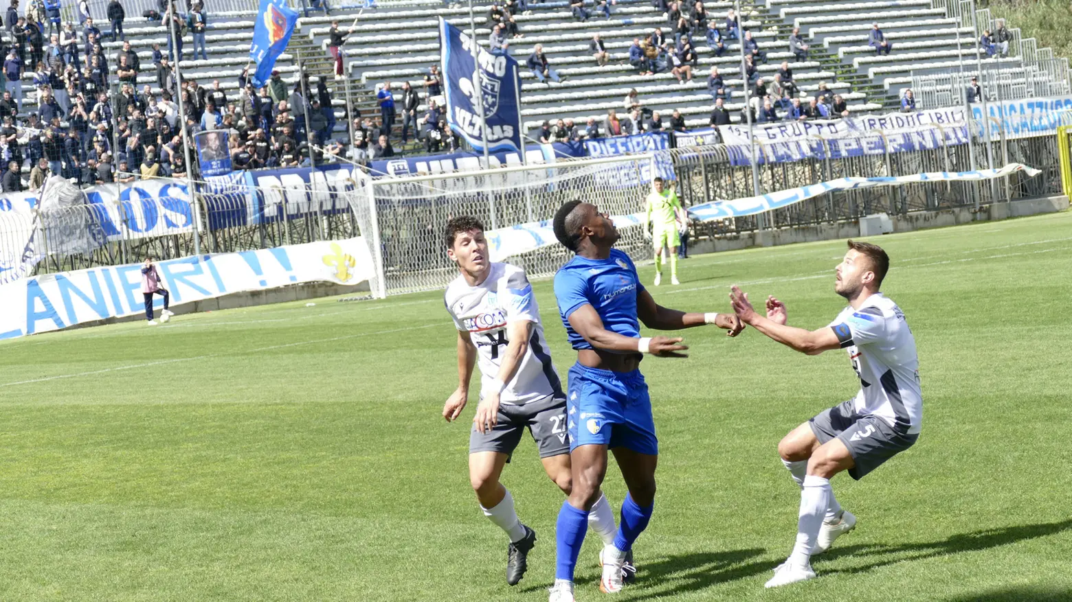 Prato-United Riccione, un momento della partita (Foto Attalmi) Prato-United Riccione, un momento della partita (Foto Attalmi)