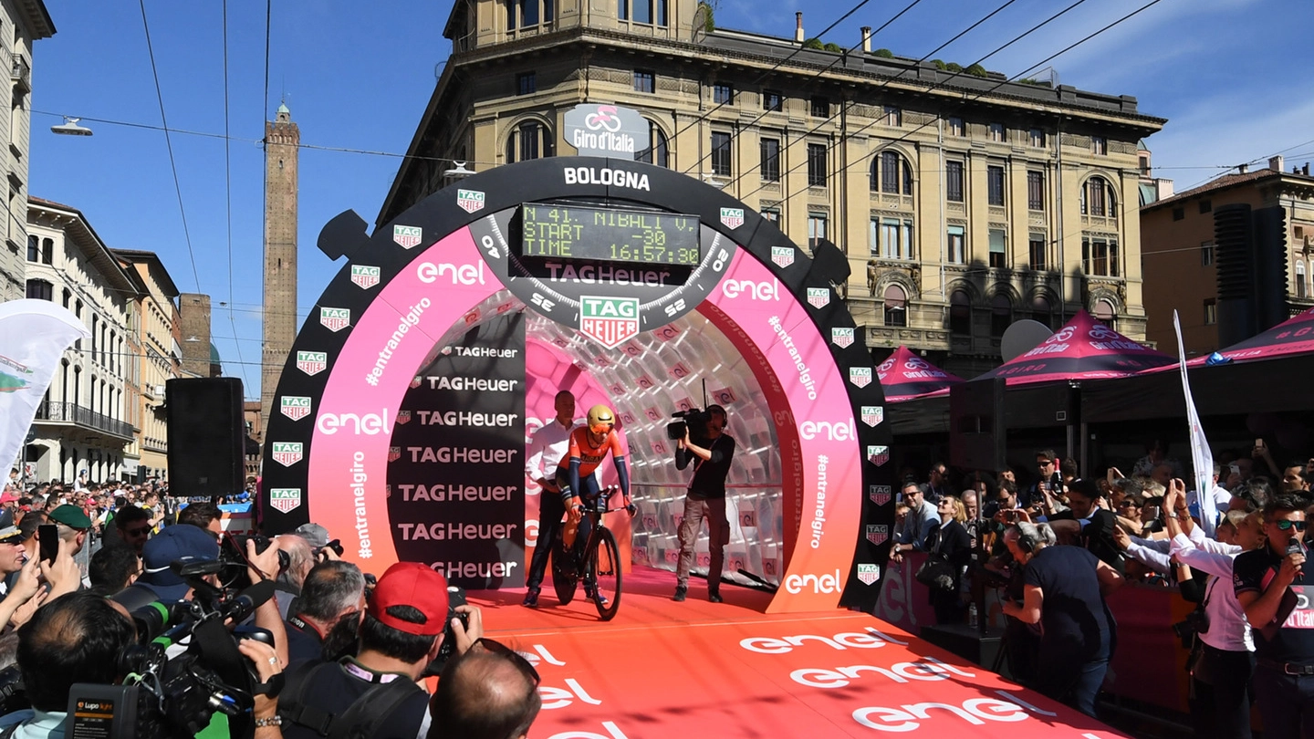 Nibali alla partenza del Giro d'Italia (foto Schicchi)