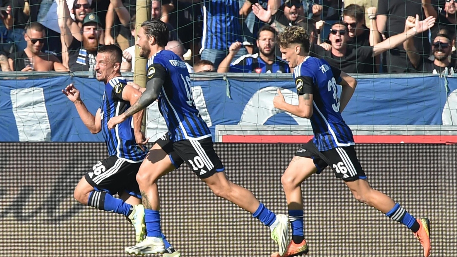 Derby, linea dura: limitazioni e contraddizioni. Sì alla tessera del tifoso ma poi... settori misti Derby, linea dura: limitazioni e contraddizioni. Sì alla tessera del tifoso ma poi... settori misti