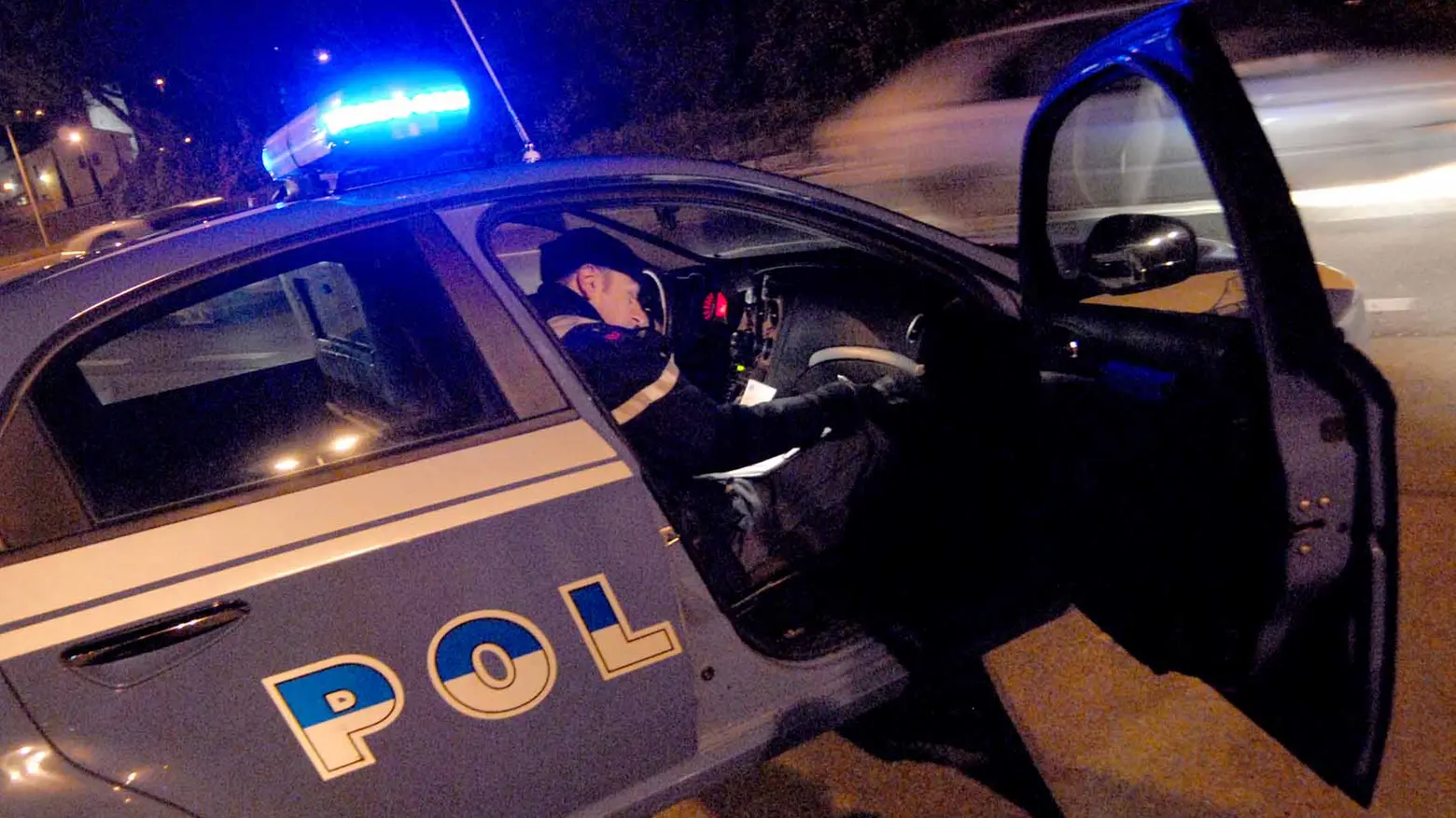 Polizia (Foto di repertorio) Polizia (Foto di repertorio)