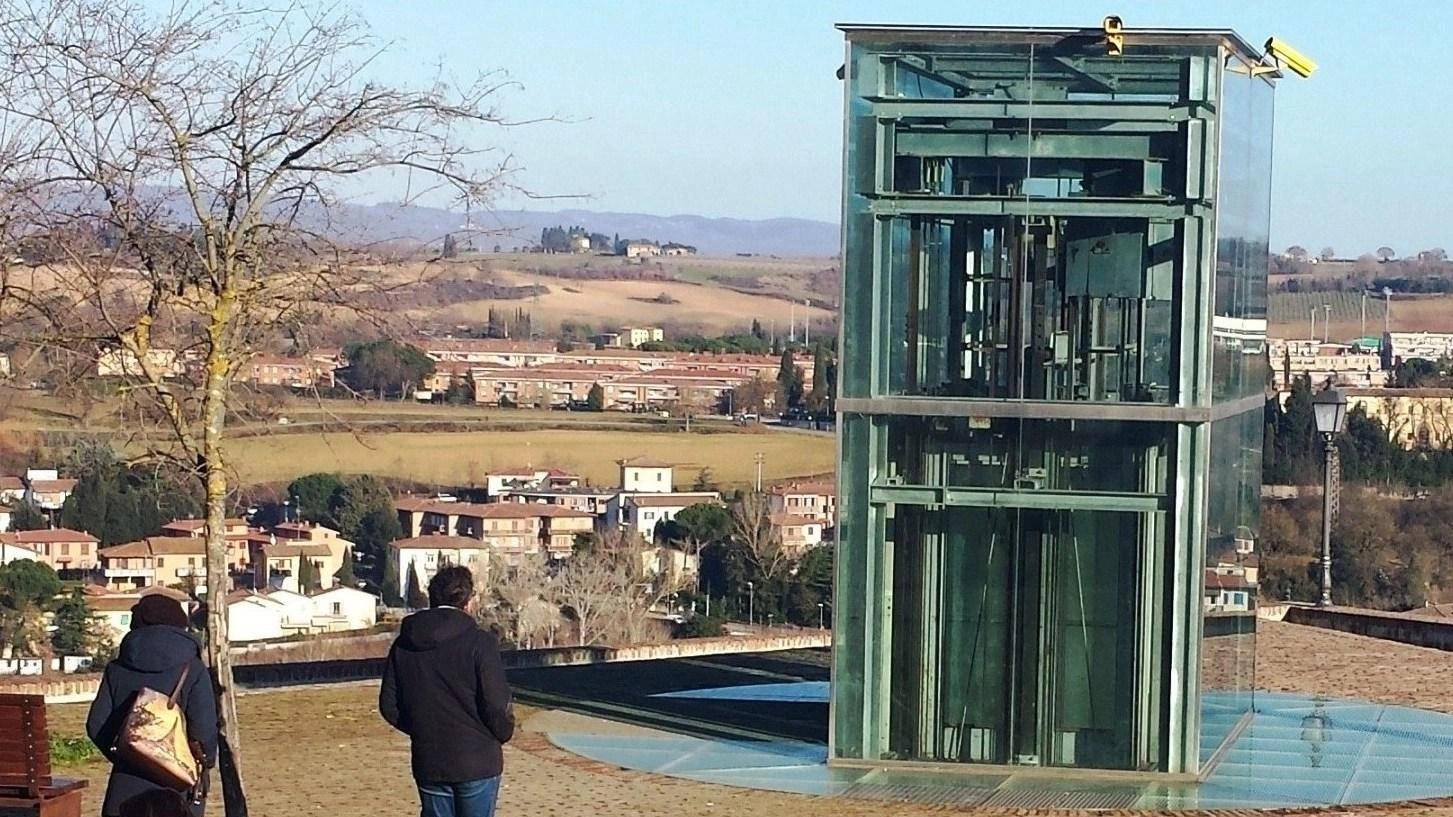 Ascensore del Baluardo. Sono cominciati i lavori. Dureranno sei settimane Ascensore del Baluardo. Sono cominciati i lavori. Dureranno sei settimane
