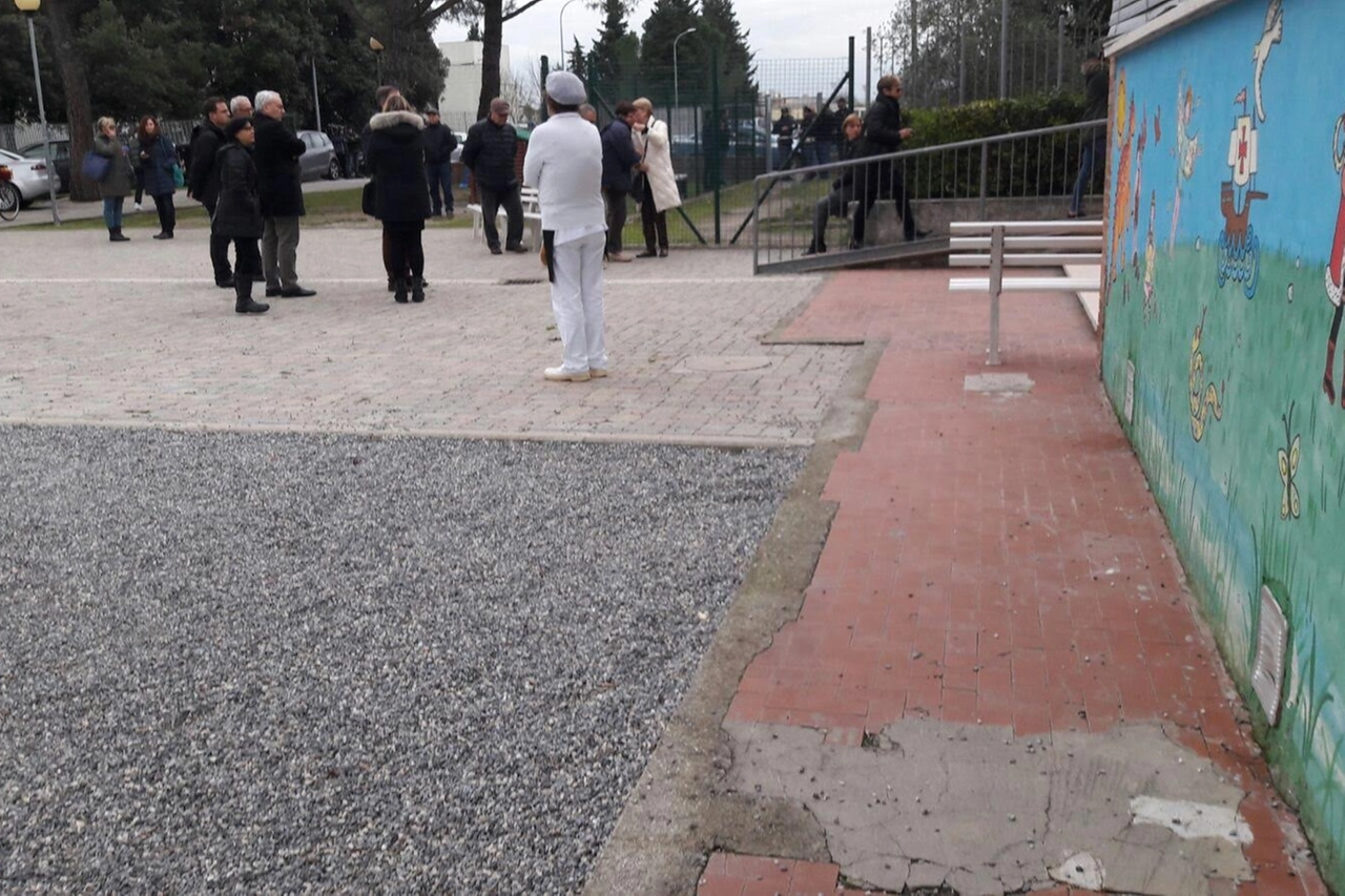 L'arrivo dei parenti sul luogo della tragedia