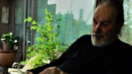 Addio al pittore Giorgio Giolli. Un protagonista della vita culturale: "Di lui ci restano le sue famose rose" Addio al pittore Giorgio Giolli. Un protagonista della vita culturale: "Di lui ci restano le sue famose rose"