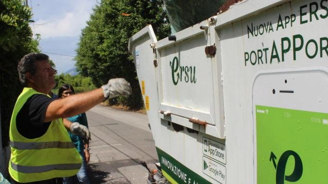 Rifiuti, vola la differenziata Nel 2022 raggiunto l’80,6% Parte la distribuzione dei kit Rifiuti, vola la differenziata Nel 2022 raggiunto l’80,6% Parte la distribuzione dei kit