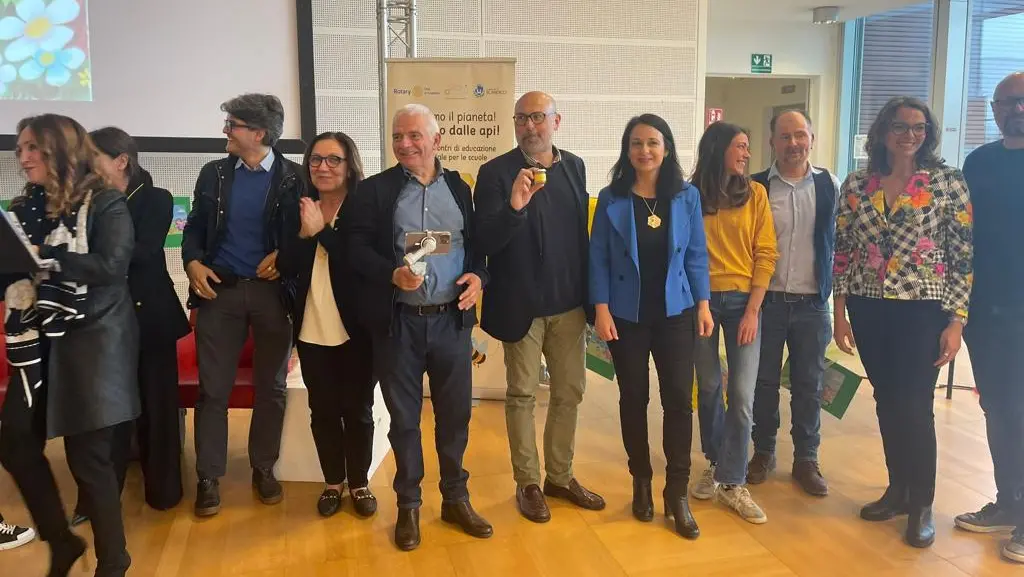 Un momento della cerimonia alla presenza delle autorità Un momento della cerimonia alla presenza delle autorità