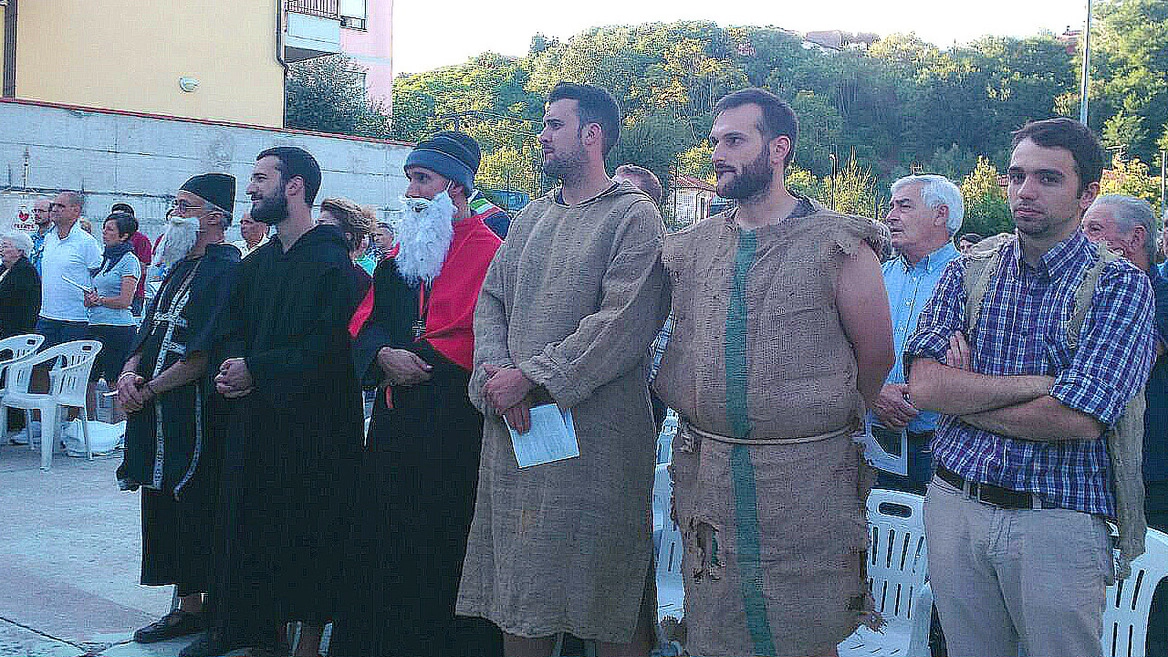 I partecipanti alla Santa Messa celebrata ad Arpiola