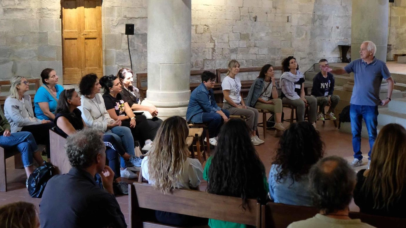 Cento prof in ritiro con il preside Due giorni sui banchi come studenti "Così facciamo spirito di squadra" Cento prof in ritiro con il preside Due giorni sui banchi come studenti "Così facciamo spirito di squadra"