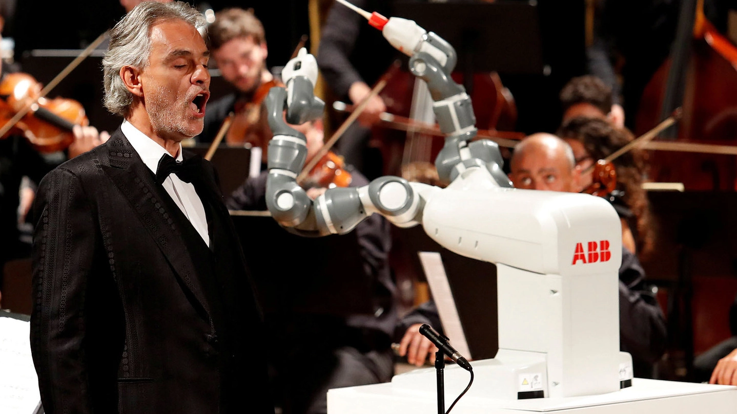 L’esibizione di Andrea Bocelli, martedì sera al teatro Verdi di Pisa, diretto da un robot