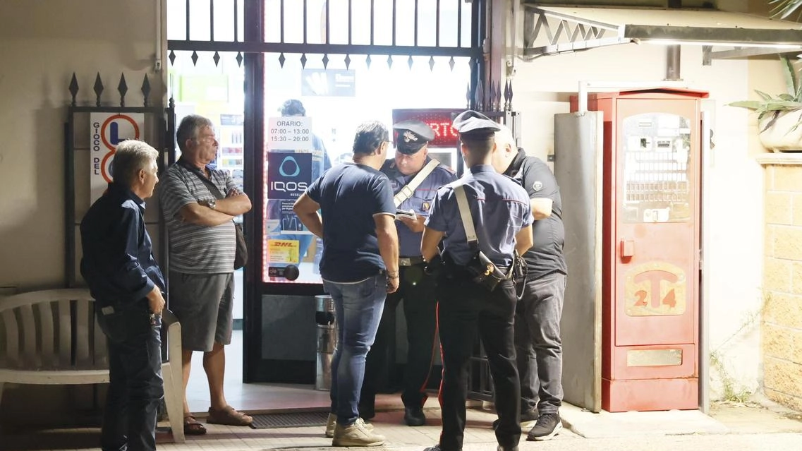 Armato di coltello rapina tabacchi. Ferito il proprietario: "Era travisato" Armato di coltello rapina tabacchi. Ferito il proprietario: "Era travisato"