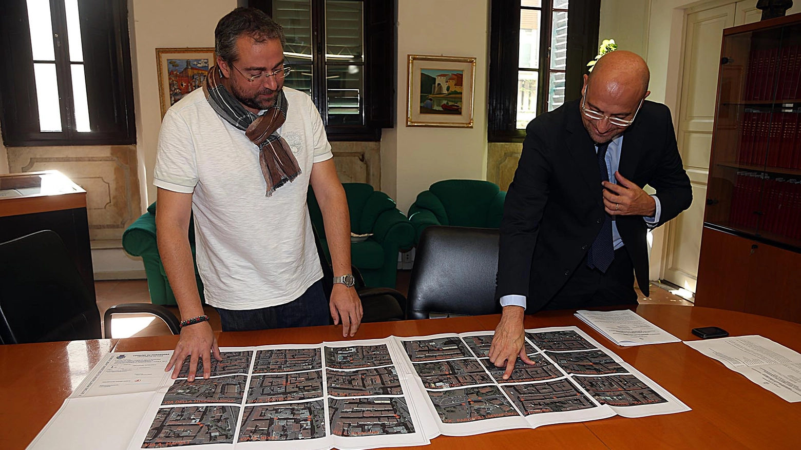 Il sindaco Millozzi e l'assessore Franconi mostrano il progetto