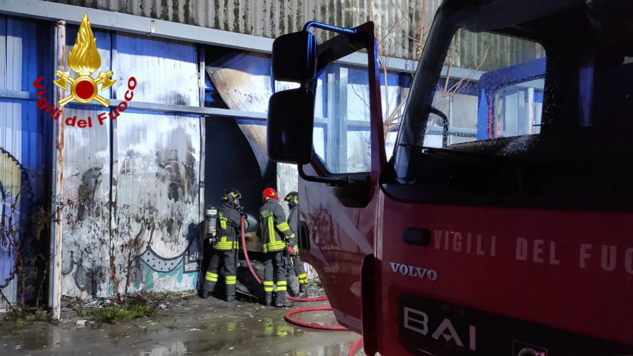 Pistoia, incendio nei magazzini del Comune