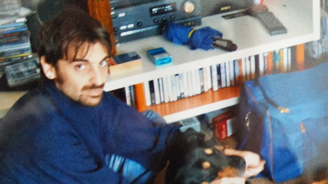 Cristiano Rimicci, 45 anni, di Pontedera con il suo amato cane