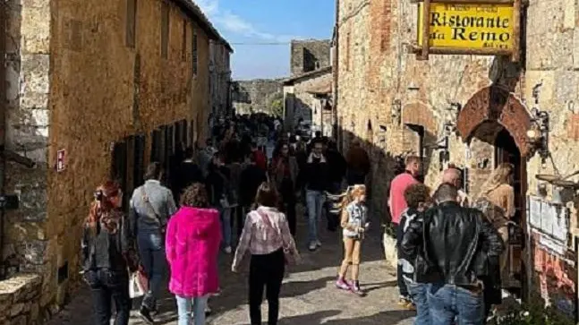 Monteriggioni: boom del turismo A Pasqua ben 13mila le presenze Monteriggioni: boom del turismo A Pasqua ben 13mila le presenze