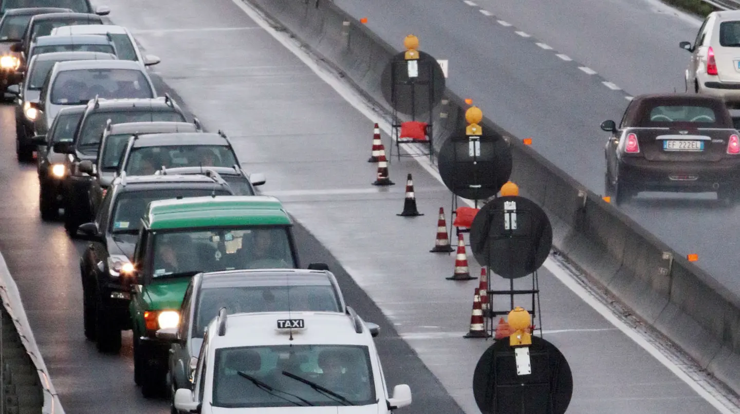 Incidente in Fi-pi-li: traffico in tilt. Lunghe file