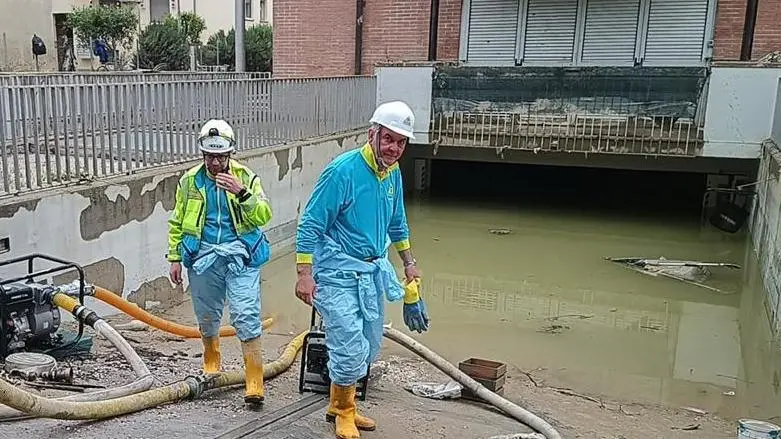 La Misericordia di Magione nel fango tra gli alluvionati di Faenza La Misericordia di Magione nel fango tra gli alluvionati di Faenza
