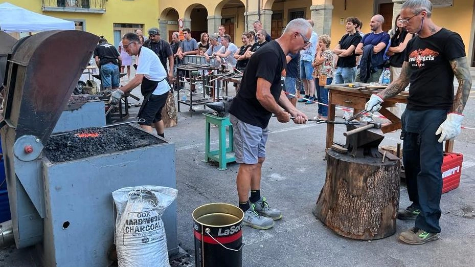 La Biennale del ferro battuto a Stia diventa doppia capitale: turismo e forgiatura
La Biennale del ferro battuto a Stia diventa doppia capitale: turismo e forgiatura