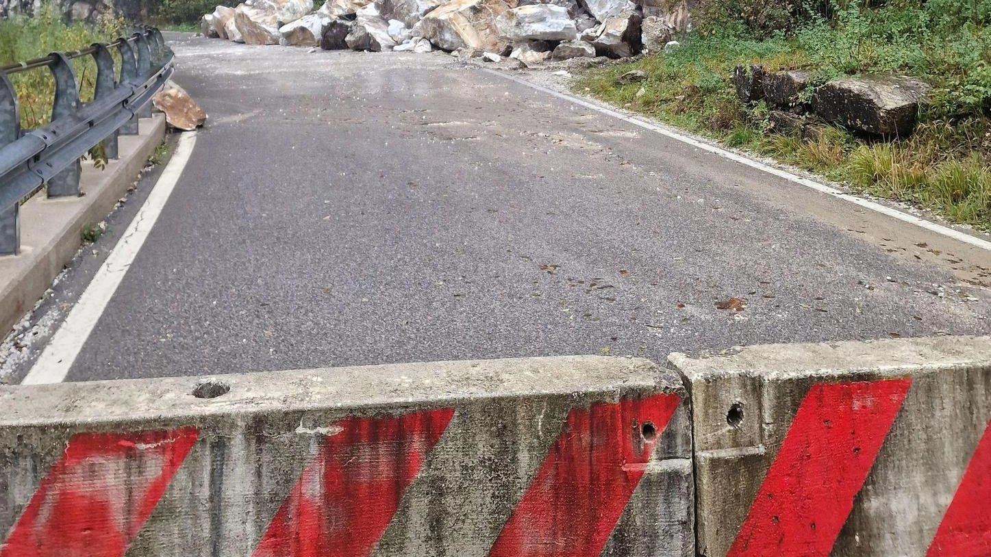 Arni, i lavori dopo la frana. In settimana l’esplosivo Arni, i lavori dopo la frana. In settimana l’esplosivo