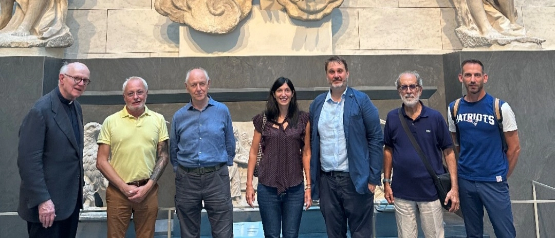 Philippe Villeneuve in visita ai monumenti del Duomo di Firenze per cercare una soluzione per riunire e proteggere tutte le opere d’arte e i decori lapidei della Cattedrale francese