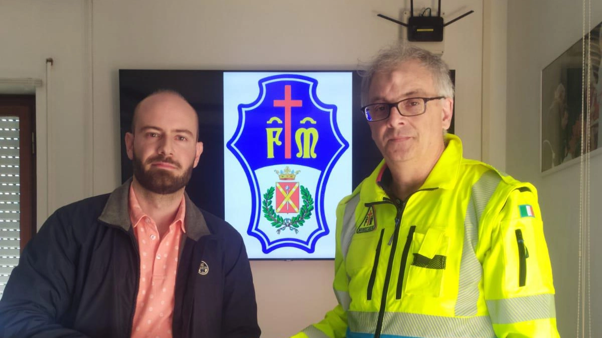 Donazione alla Misericordia dal Leo club Agorà Donazione alla Misericordia dal Leo club Agorà
