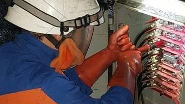 Decine di famiglie al gelo. Il blackout è durato 15 ore. Notte di crisi per i neonati Decine di famiglie al gelo. Il blackout è durato 15 ore. Notte di crisi per i neonati